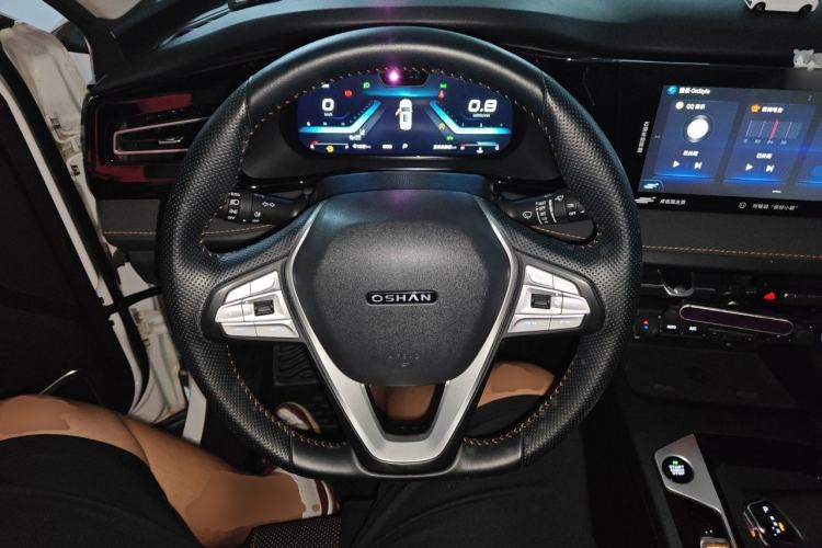 Used CHANGAN OSHAN X7 PLUS 2022 1.5T Blue Whale Edition Automatic Geeker Navigation Model Steering Wheel