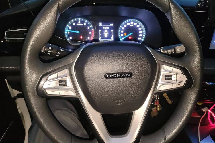 Used CHANGAN OSHAN X7 PLUS 2022 1.5T Blue Whale Edition Automatic Luxury Version Steering Wheel