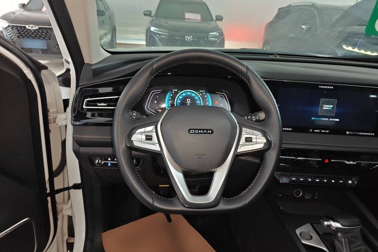 Used CHANGAN OSHAN X7 PLUS 2022 1.5T Blue Whale Edition Automatic Prestige Version Steering Wheel