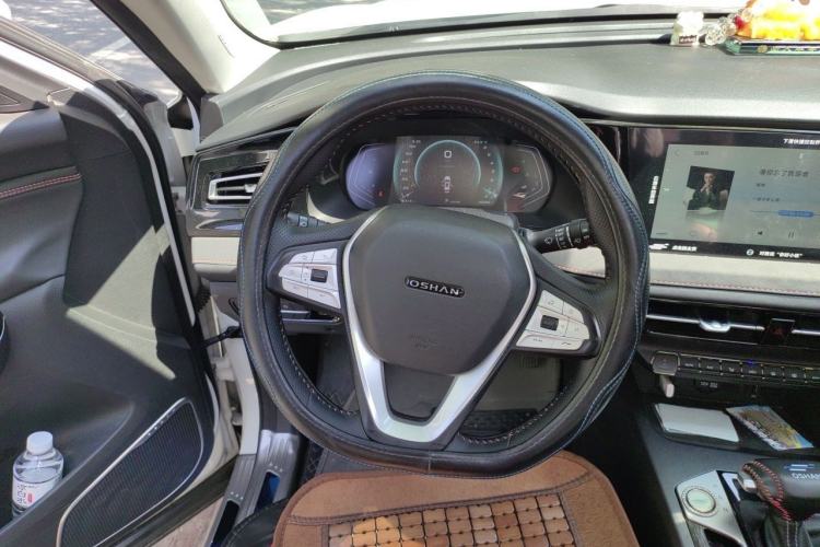 Used CHANGAN OSHAN X7 PLUS 2022 1.5T Blue Whale Edition Automatic Prestige 7-Seater Steering Wheel