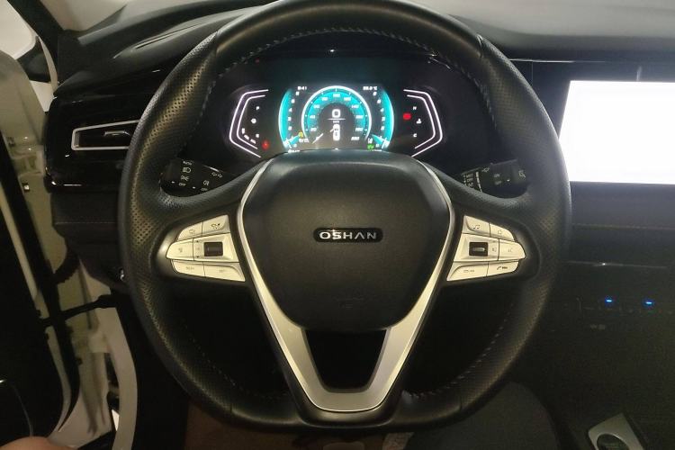 Used CHANGAN OSHAN X7 PLUS 2022 1.5T Blue Whale Edition Automatic ZhiZun Model Steering Wheel