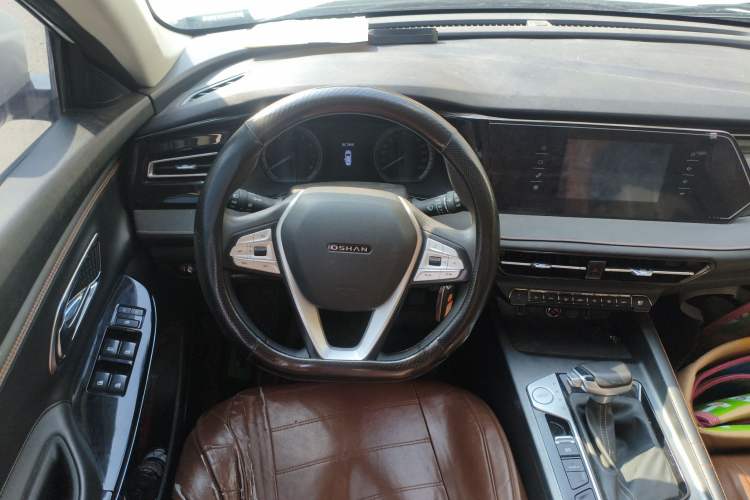 Used CHANGAN OSHAN X7 PLUS 2022 1.5T Blue Whale Edition Automatic Luxury Version Steering Wheel