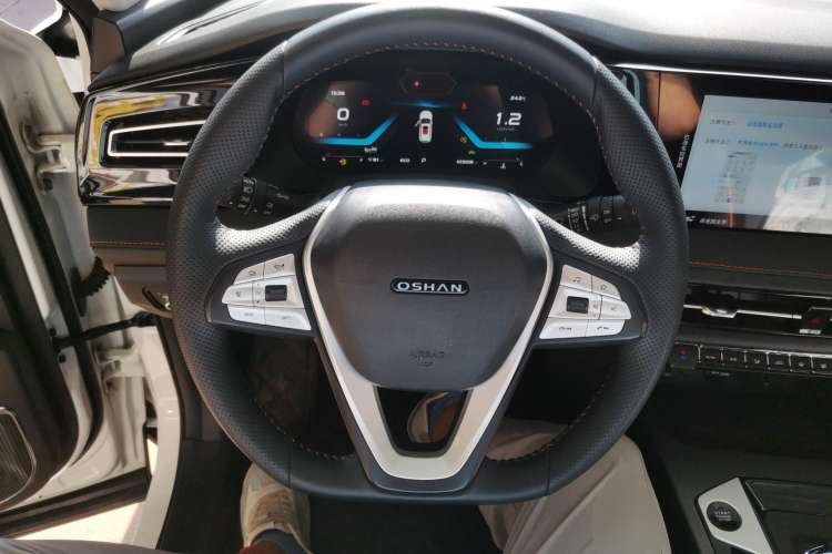 Used CHANGAN OSHAN X7 PLUS 2022 1.5T Blue Whale Edition Automatic Geeker Navigation Model Steering Wheel