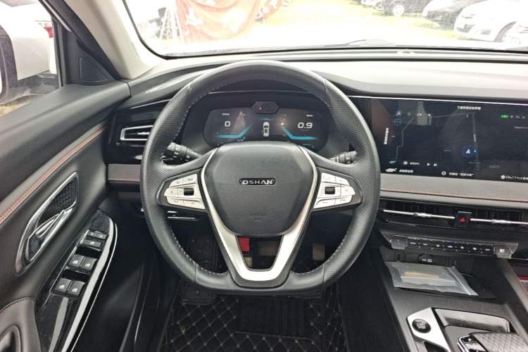 Used CHANGAN OSHAN X7 PLUS 2022 1.5T Blue Whale Edition Automatic Geeker Flagship Model Steering Wheel