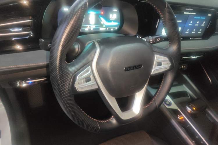 Used CHANGAN OSHAN X7 PLUS 2022 1.5T Blue Whale Edition Automatic Geeker Navigation Model Steering Wheel