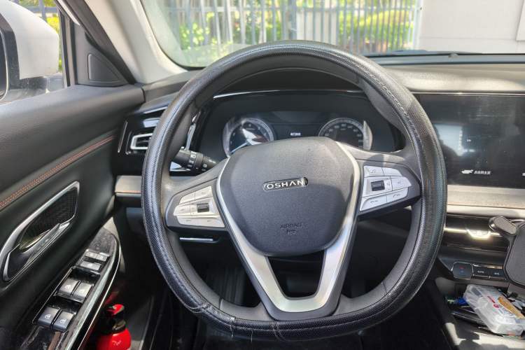 Used CHANGAN OSHAN X7 PLUS 2022 1.5T Blue Whale Edition Automatic Luxury Trim Steering Wheel