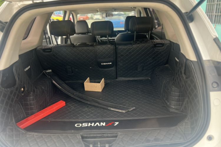Used CHANGAN OSHAN X7 PLUS 2022 1.5T Blue Whale Edition Automatic Prestige Version Trunk