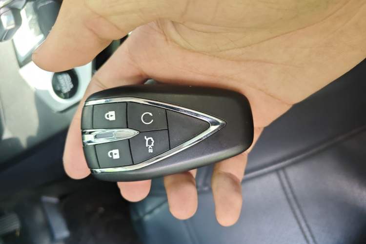 Used CHANGAN OSHAN X7 PLUS 2022 1.5T Blue Whale Edition Automatic Luxury Trim Vehicle Key