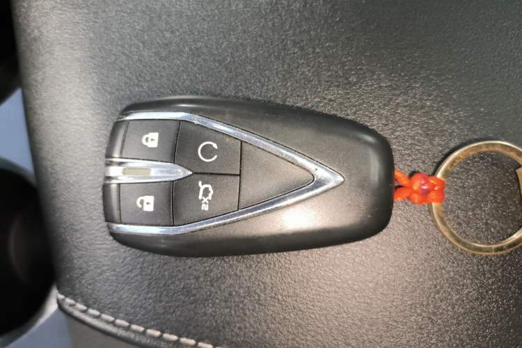 Used CHANGAN OSHAN X7 PLUS 2022 1.5T Blue Whale Edition Automatic Luxury Trim Vehicle Key