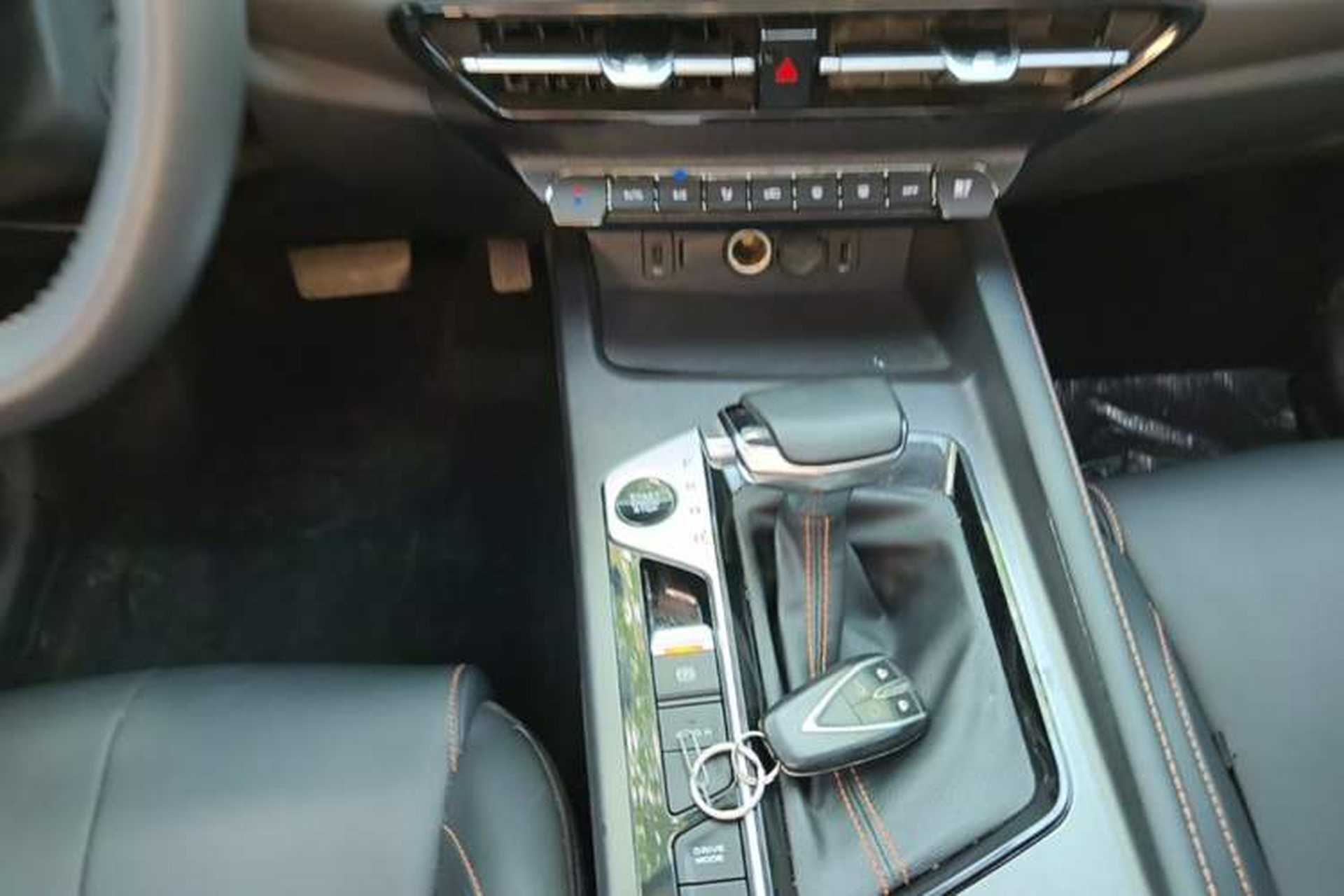 Used CHANGAN OSHAN X7 PLUS 2023 Enjoy Edition 1.5T Automatic Prestige 7-Seater Gear Lever
