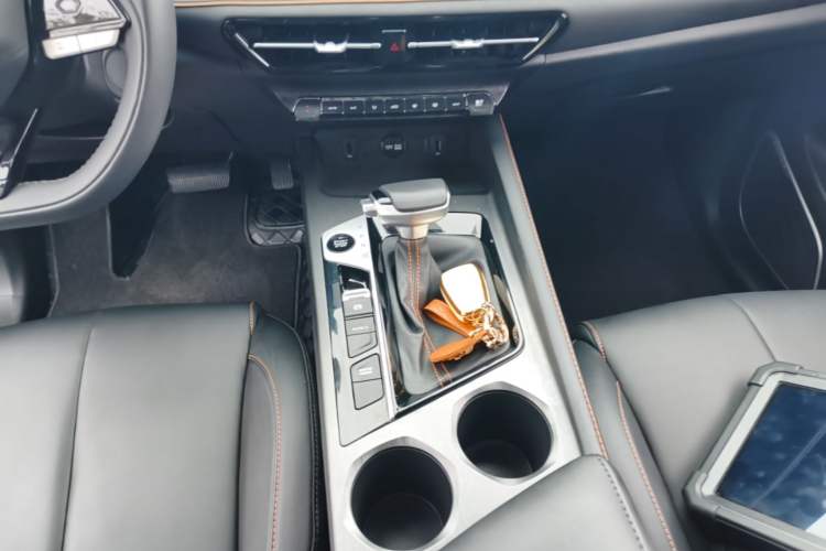 Used CHANGAN OSHAN X7 PLUS 2023 Enjoy Edition 1.5T Automatic Prestige Model Gear Lever