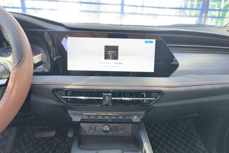 Used CHANGAN OSHAN X7 PLUS 2023 Enjoy Edition 1.5T Automatic Prestige 7-Seater Audio And AC Panel