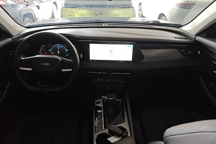 Used CHANGAN OSHAN X7 PLUS 2023 Enjoy Edition 1.5T Automatic Prestige 7-Seater Center Console