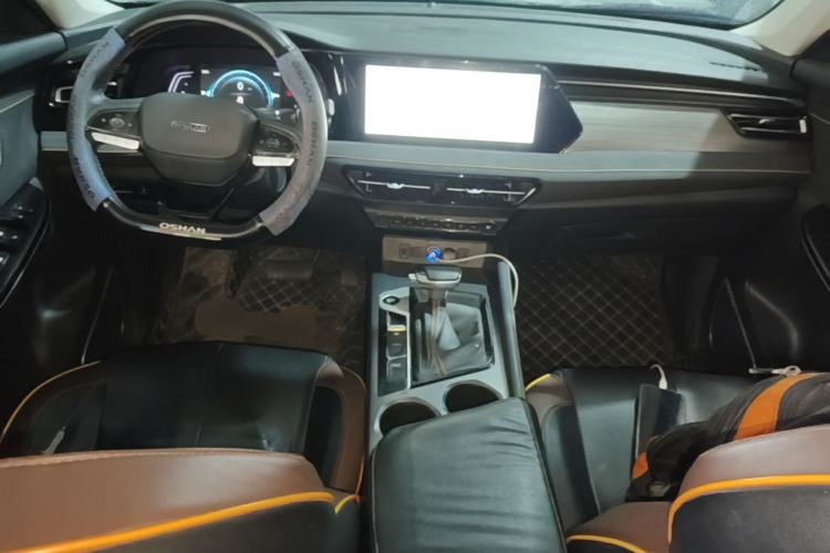 Used CHANGAN OSHAN X7 PLUS 2023 Enjoy Edition 1.5T Automatic Prestige 7-Seater Center Console