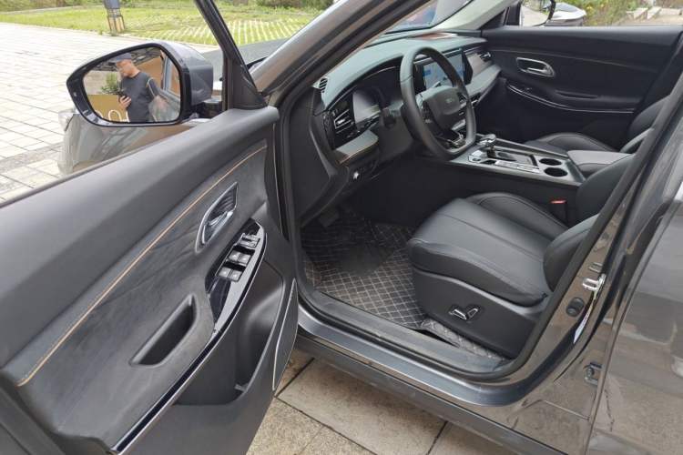Used CHANGAN OSHAN X7 PLUS 2023 Enjoy Edition 1.5T Automatic Prestige 7-Seater Driver Seat