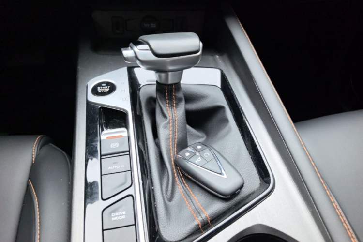 Used CHANGAN OSHAN X7 PLUS 2023 Enjoy Edition 1.5T Automatic Prestige 7-Seater Gear Lever