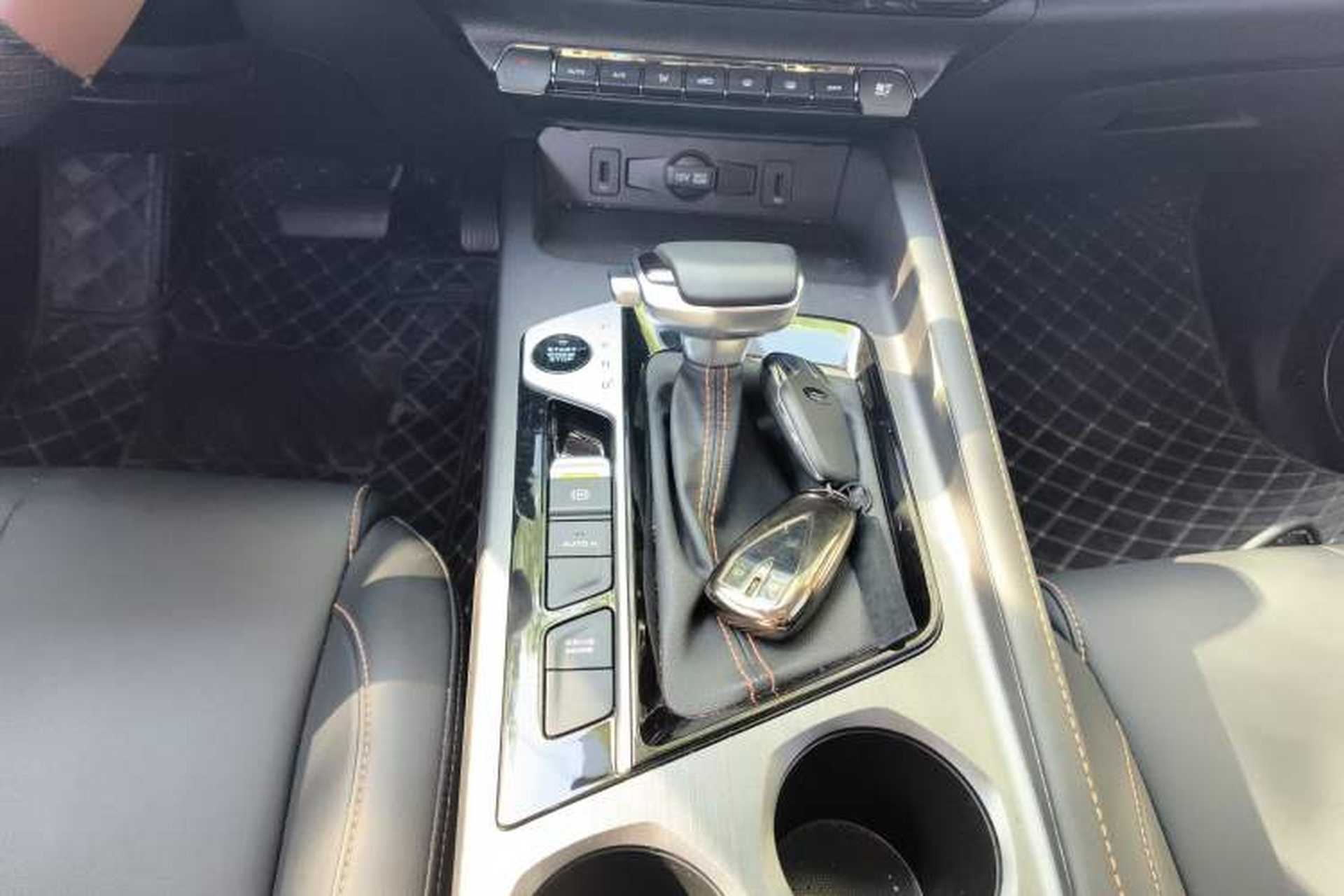 Used CHANGAN OSHAN X7 PLUS 2023 Enjoy Edition 1.5T Automatic Prestige 7-Seater Gear Lever