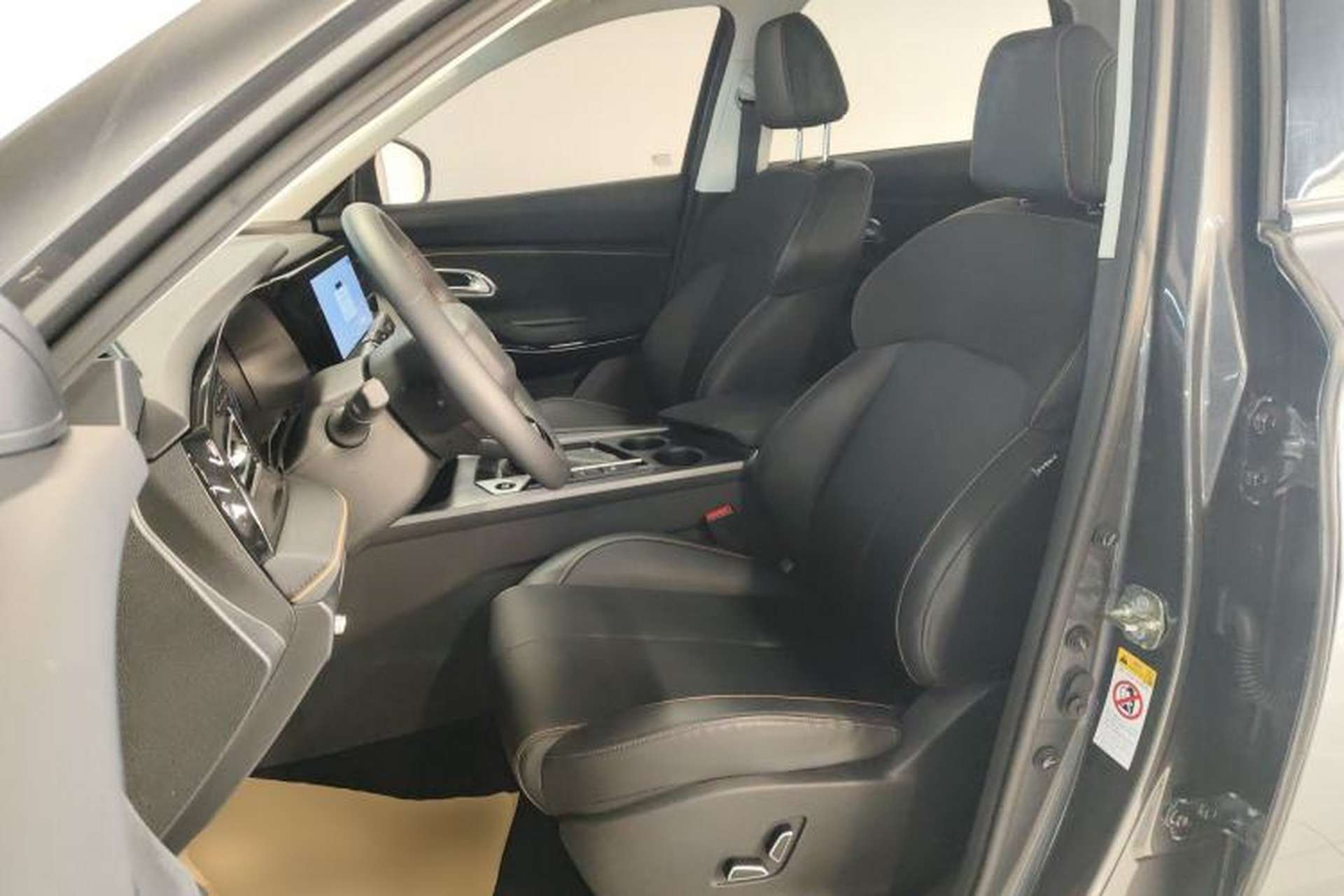 Used CHANGAN OSHAN X7 PLUS 2023 Enjoy Edition 1.5T Automatic Prestige 7-Seater Left Front Seat