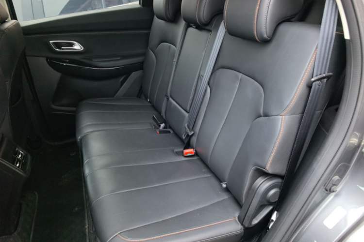 Used CHANGAN OSHAN X7 PLUS 2023 Enjoy Edition 1.5T Automatic Prestige 7-Seater Left Rear Seat