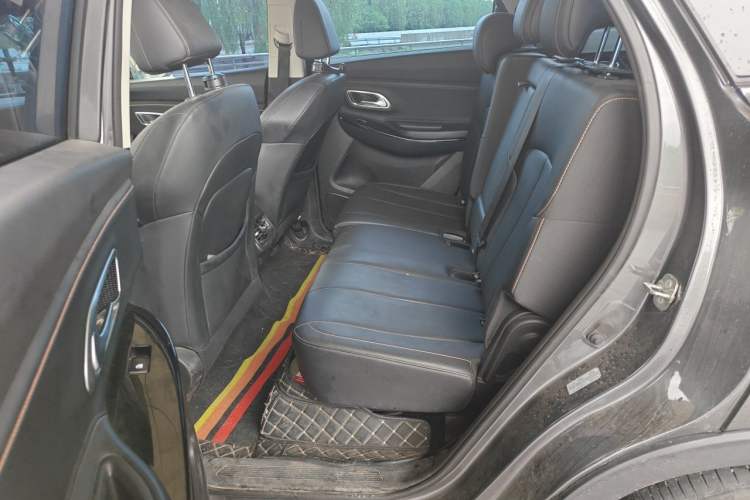 Used CHANGAN OSHAN X7 PLUS 2023 Enjoy Edition 1.5T Automatic Prestige 7-Seater Left Rear Seat