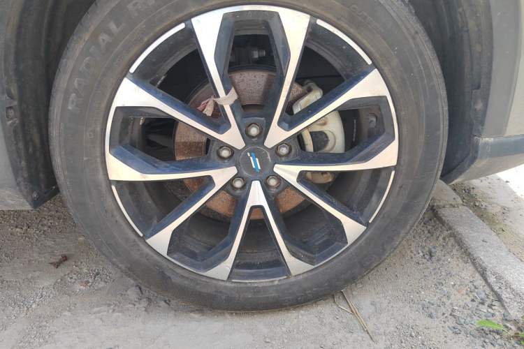 Used CHANGAN OSHAN X7 PLUS 2023 Enjoy Edition 1.5T Automatic Smart Version Right Front Wheel Hub