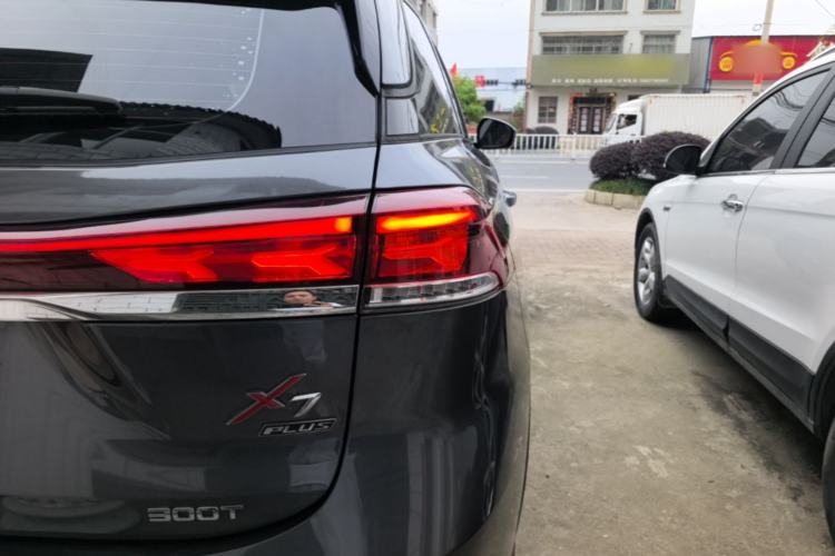 Used CHANGAN OSHAN X7 PLUS 2023 Enjoy Edition 1.5T Automatic Prestige 7-Seater Right Rear Taillight