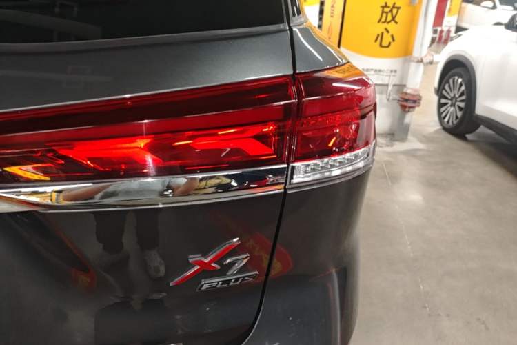 Used CHANGAN OSHAN X7 PLUS 2023 Enjoy Edition 1.5T Automatic Prestige Model Right Rear Taillight