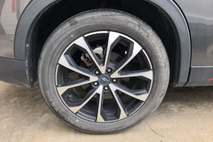 Used CHANGAN OSHAN X7 PLUS 2023 Enjoy Edition 1.5T Automatic Prestige 7-Seater Right Rear Wheel Hub