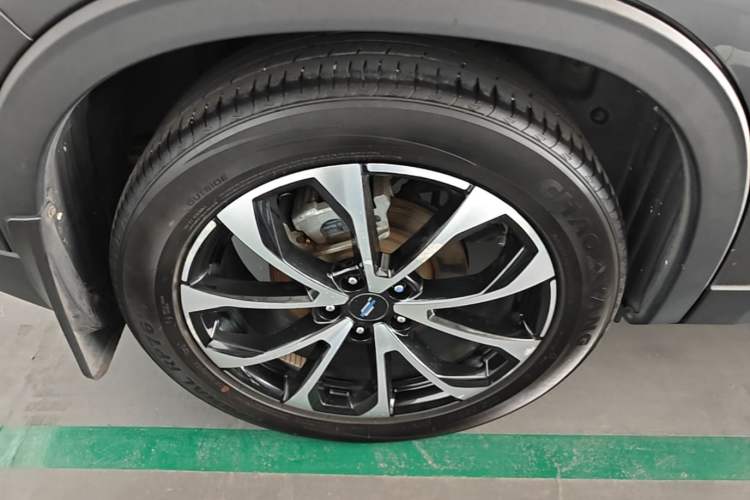 Used CHANGAN OSHAN X7 PLUS 2023 Enjoy Edition 1.5T Automatic Prestige 7-Seater Right Rear Wheel Hub
