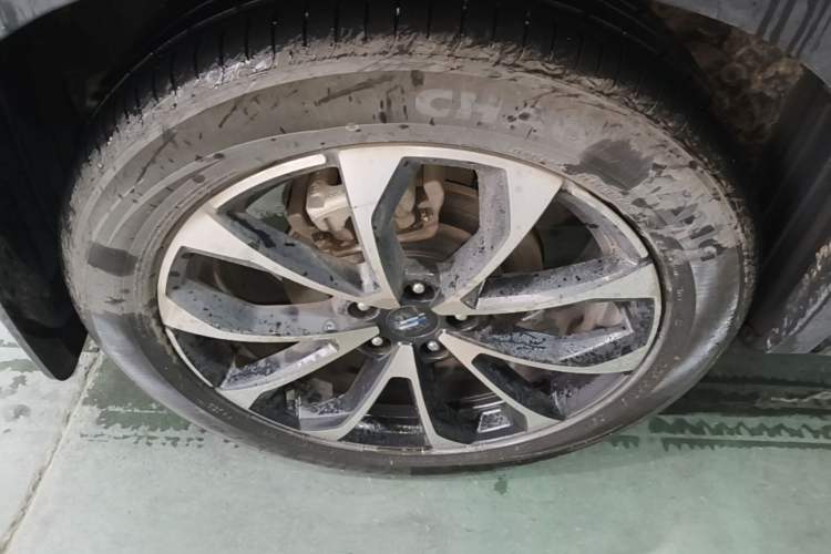 Used CHANGAN OSHAN X7 PLUS 2023 Enjoy Edition 1.5T Automatic Prestige 7-Seater Right Rear Wheel Hub