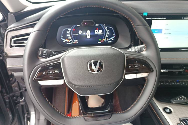 Used CHANGAN OSHAN X7 PLUS 2023 Enjoy Edition 1.5T Automatic Pilot Model 7 Seats Steering Wheel