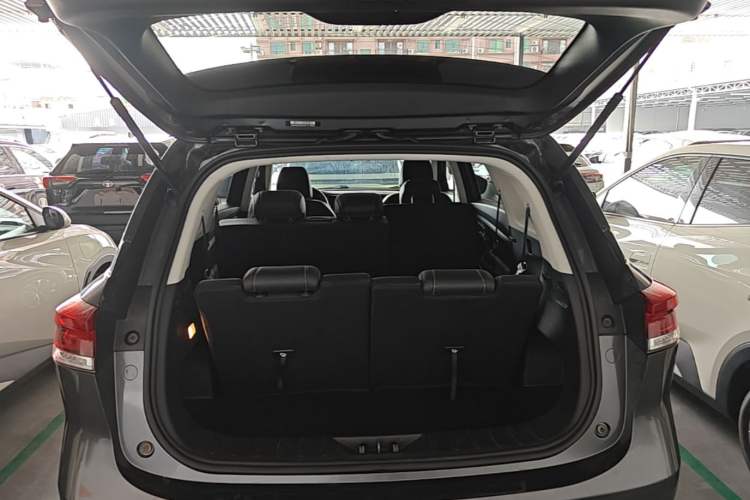 Used CHANGAN OSHAN X7 PLUS 2023 Enjoy Edition 1.5T Automatic Prestige 7-Seater Trunk