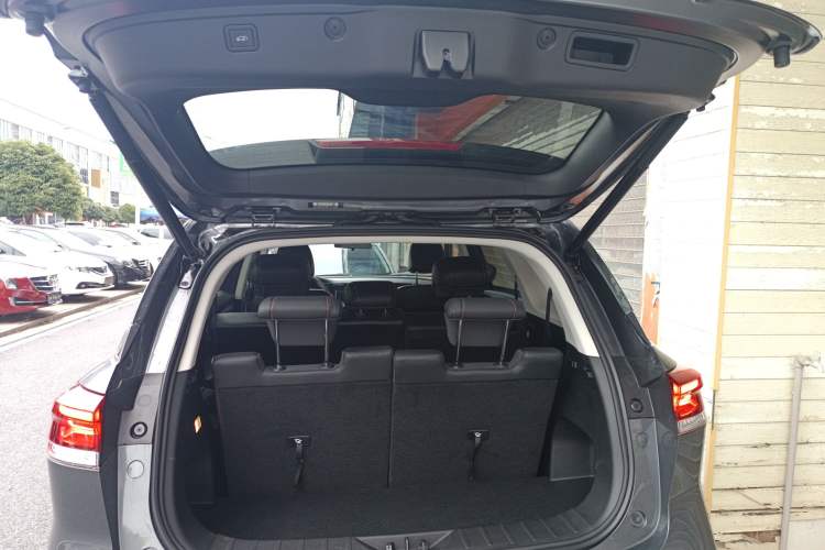 Used CHANGAN OSHAN X7 PLUS 2023 Enjoy Edition 1.5T Automatic Pilot Model 7 Seats Trunk