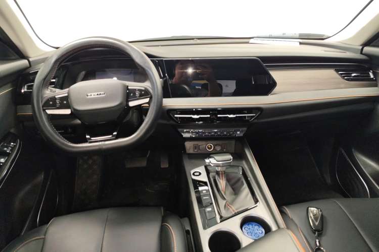 Used CHANGAN OSHAN X7 PLUS 2023 Enjoy Edition 1.5T Automatic Prestige 7-Seater Center Console