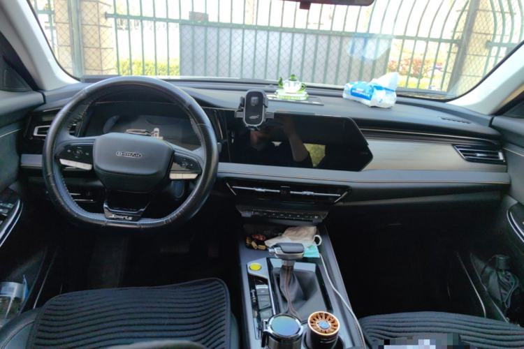 Used CHANGAN OSHAN X7 PLUS 2023 Enjoy Edition 1.5T Automatic Prestige Model Center Console