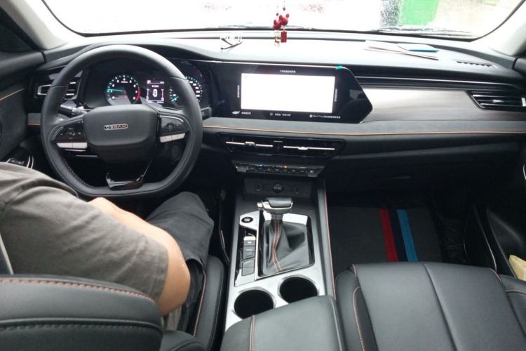 Used CHANGAN OSHAN X7 PLUS 2023 Enjoy Edition 1.5T Automatic Smart Version Center Console