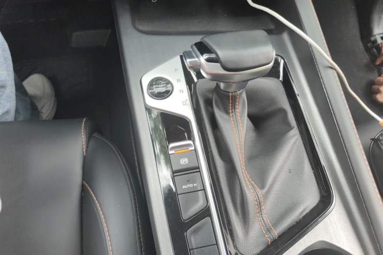Used CHANGAN OSHAN X7 PLUS 2023 Enjoy Edition 1.5T Automatic Smart Edition 7-Seater Gear Lever