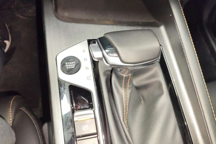 Used CHANGAN OSHAN X7 PLUS 2023 Enjoy Edition 1.5T Automatic Prestige 7-Seater Gear Lever