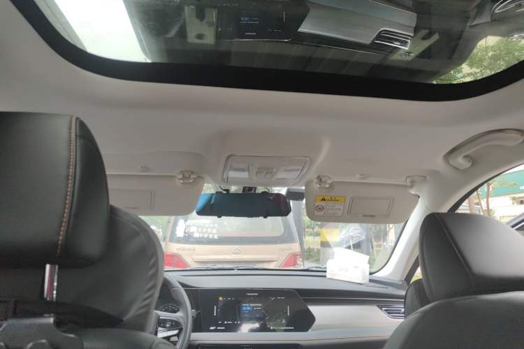 Used CHANGAN OSHAN X7 PLUS 2023 Enjoy Edition 1.5T Automatic Smart Edition 7-Seater Headliner