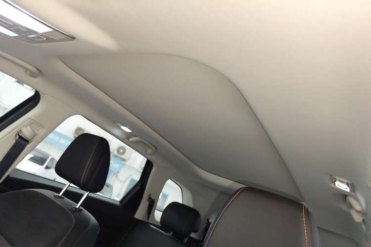 Used CHANGAN OSHAN X7 PLUS 2023 Enjoy Edition 1.5T Automatic Prestige 7-Seater Headliner