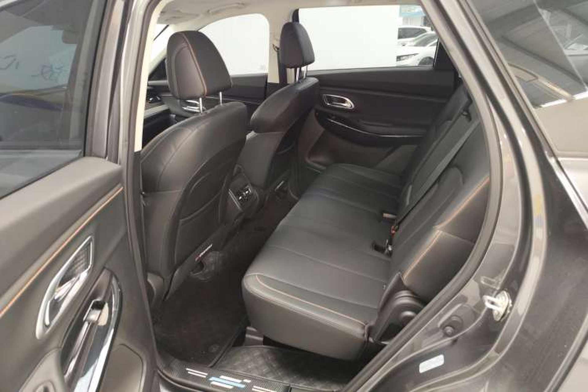 Used CHANGAN OSHAN X7 PLUS 2023 Enjoy Edition 1.5T Automatic Prestige 7-Seater Left Rear Seat