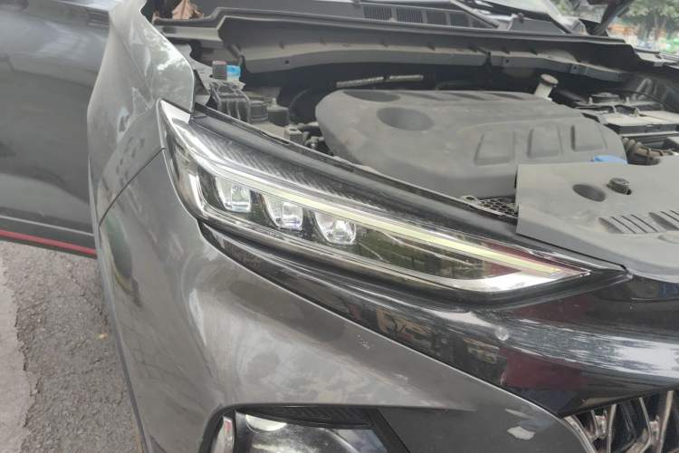 Used CHANGAN OSHAN X7 PLUS 2023 Enjoy Edition 1.5T Automatic Smart Edition 7-Seater Right Front Headlight