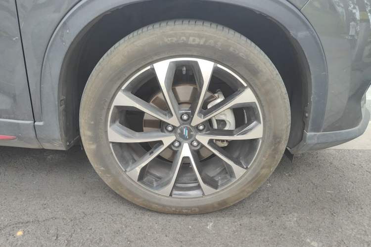 Used CHANGAN OSHAN X7 PLUS 2023 Enjoy Edition 1.5T Automatic Smart Edition 7-Seater Right Front Wheel Hub