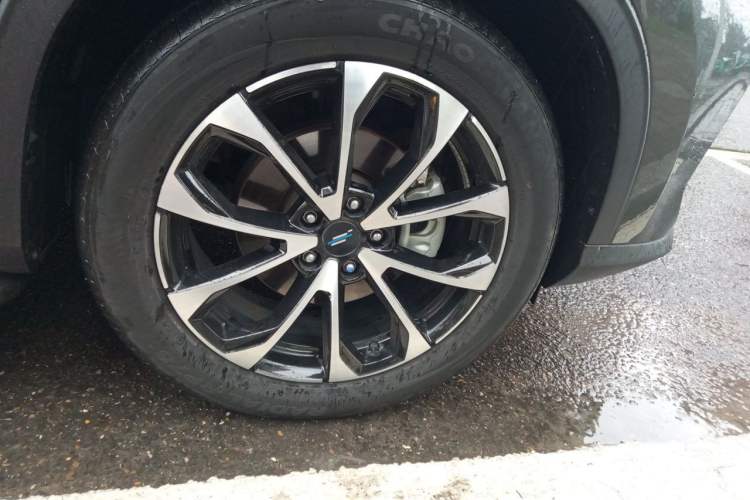 Used CHANGAN OSHAN X7 PLUS 2023 Enjoy Edition 1.5T Automatic Smart Version Right Front Wheel Hub