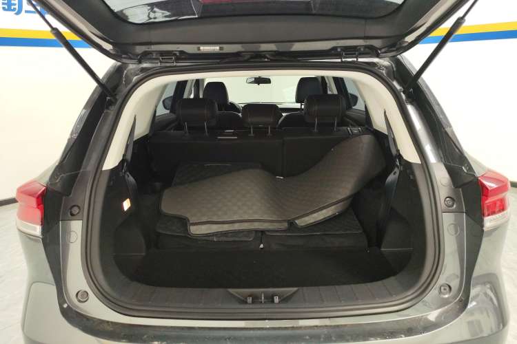 Used CHANGAN OSHAN X7 PLUS 2023 Enjoy Edition 1.5T Automatic Prestige 7-Seater Trunk
