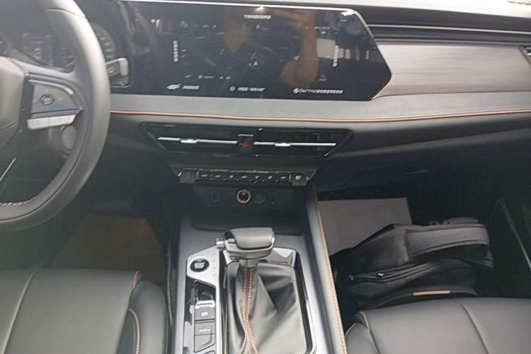Used CHANGAN OSHAN X7 PLUS 2023 Enjoy Edition 1.5T Automatic Smart Edition 7-Seater Audio And AC Panel