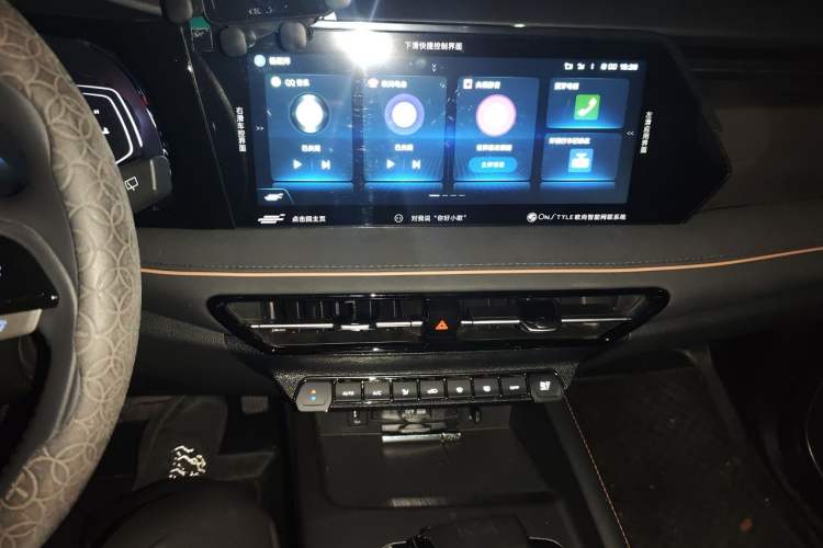 Used CHANGAN OSHAN X7 PLUS 2023 Enjoy Edition 1.5T Automatic Prestige Model Audio And AC Panel