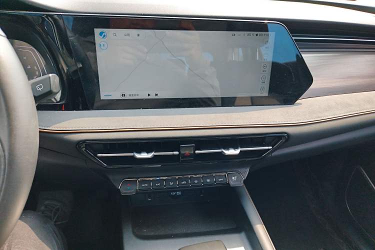 Used CHANGAN OSHAN X7 PLUS 2023 Enjoy Edition 1.5T Automatic Prestige 7-Seater Audio And AC Panel