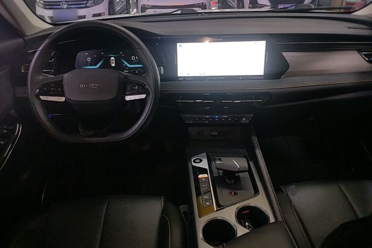 Used CHANGAN OSHAN X7 PLUS 2023 Enjoy Edition 1.5T Automatic Pilot Model 7 Seats Center Console