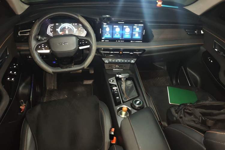 Used CHANGAN OSHAN X7 PLUS 2023 Enjoy Edition 1.5T Automatic Prestige Model Center Console